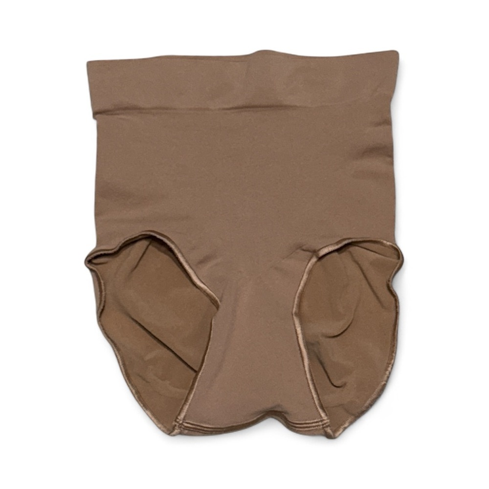 SKIMS Seamless Sculp
High Waist Brief Size Small/medium New